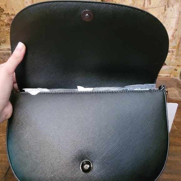 NWT black purse with shoulder strap - Picture 5 of 9